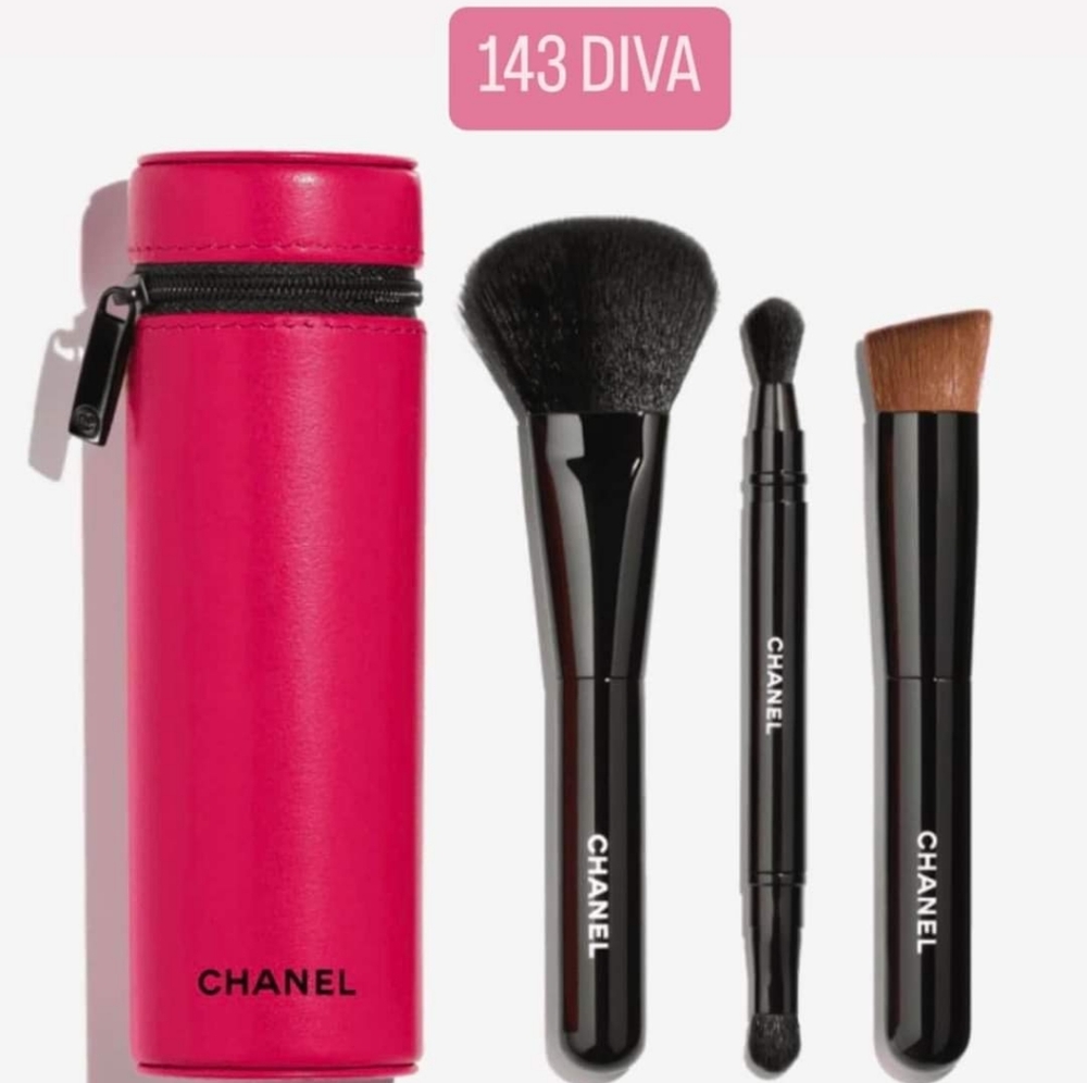 Les Pinceaux de Chanel limited edition essential brushes set Diva pink leather